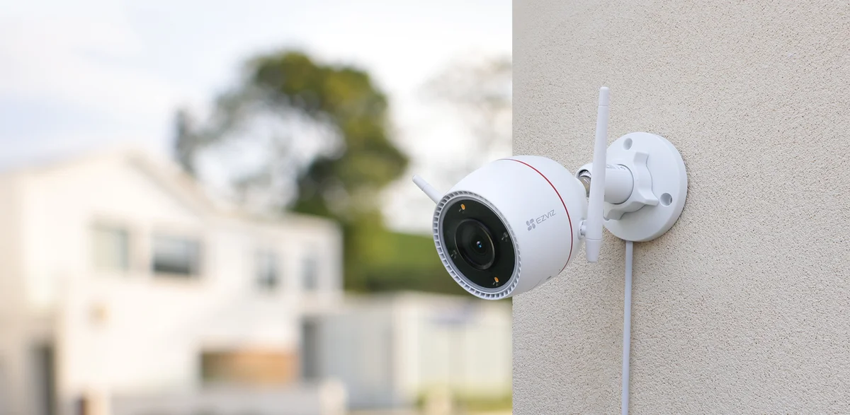 EZVIZ H3c 3K camera mounted on an outdoor wall
